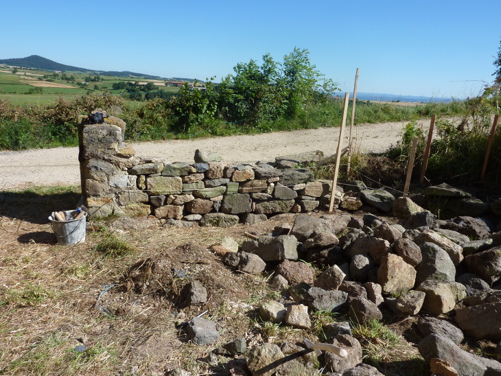 Dry stone wall